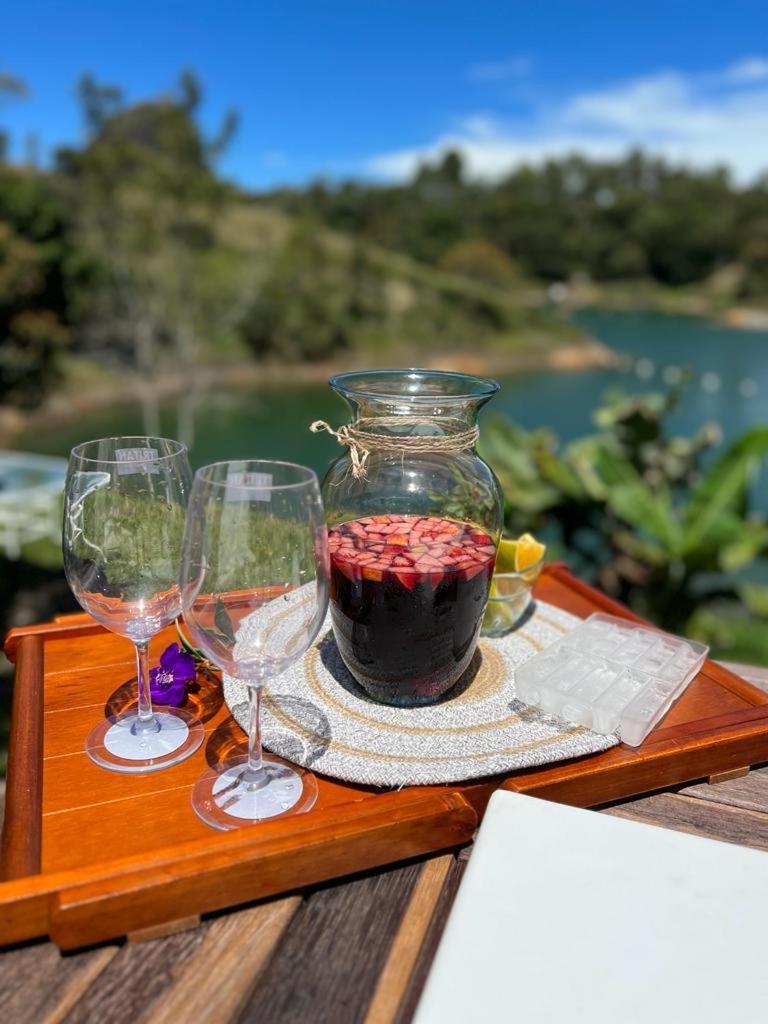 Guatapé Cabana Privada Sin Prisa "Not Rush" Preciosa! Con Jacuzzi, Vista Y Acceso Directo Al Embalse, Vista A La Piedra , Deporte Acuatico Paddle Board And Breakfast Incluidos ! Imperdible מראה חיצוני תמונה