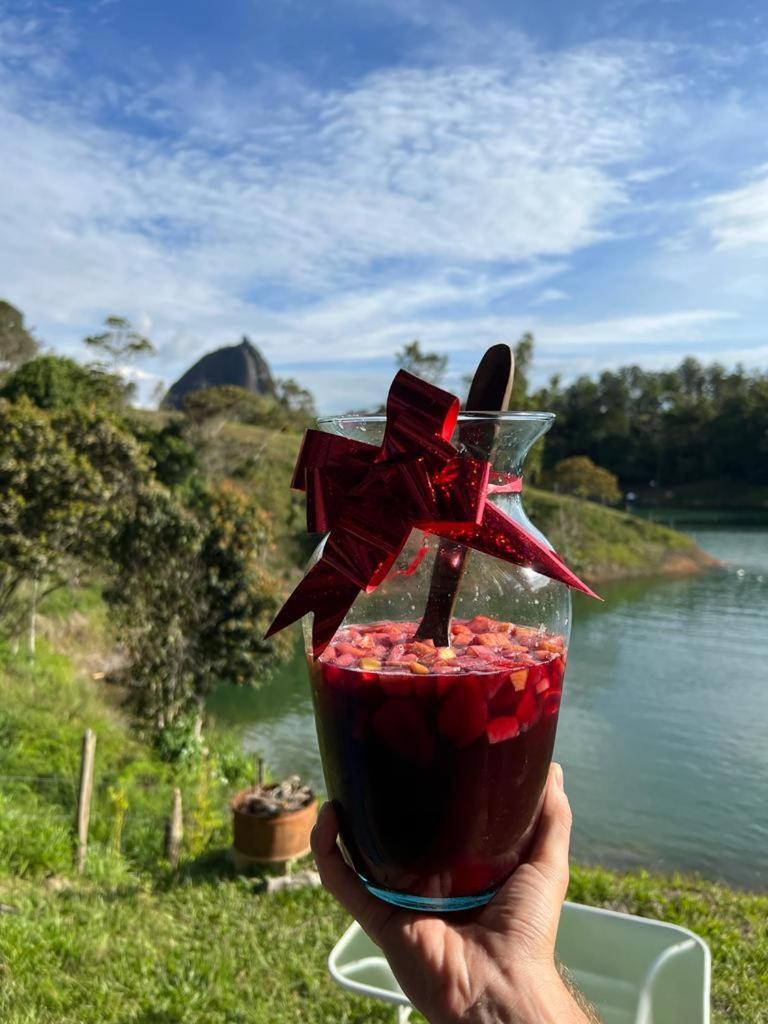 Guatapé Cabana Privada Sin Prisa "Not Rush" Preciosa! Con Jacuzzi, Vista Y Acceso Directo Al Embalse, Vista A La Piedra , Deporte Acuatico Paddle Board And Breakfast Incluidos ! Imperdible מראה חיצוני תמונה