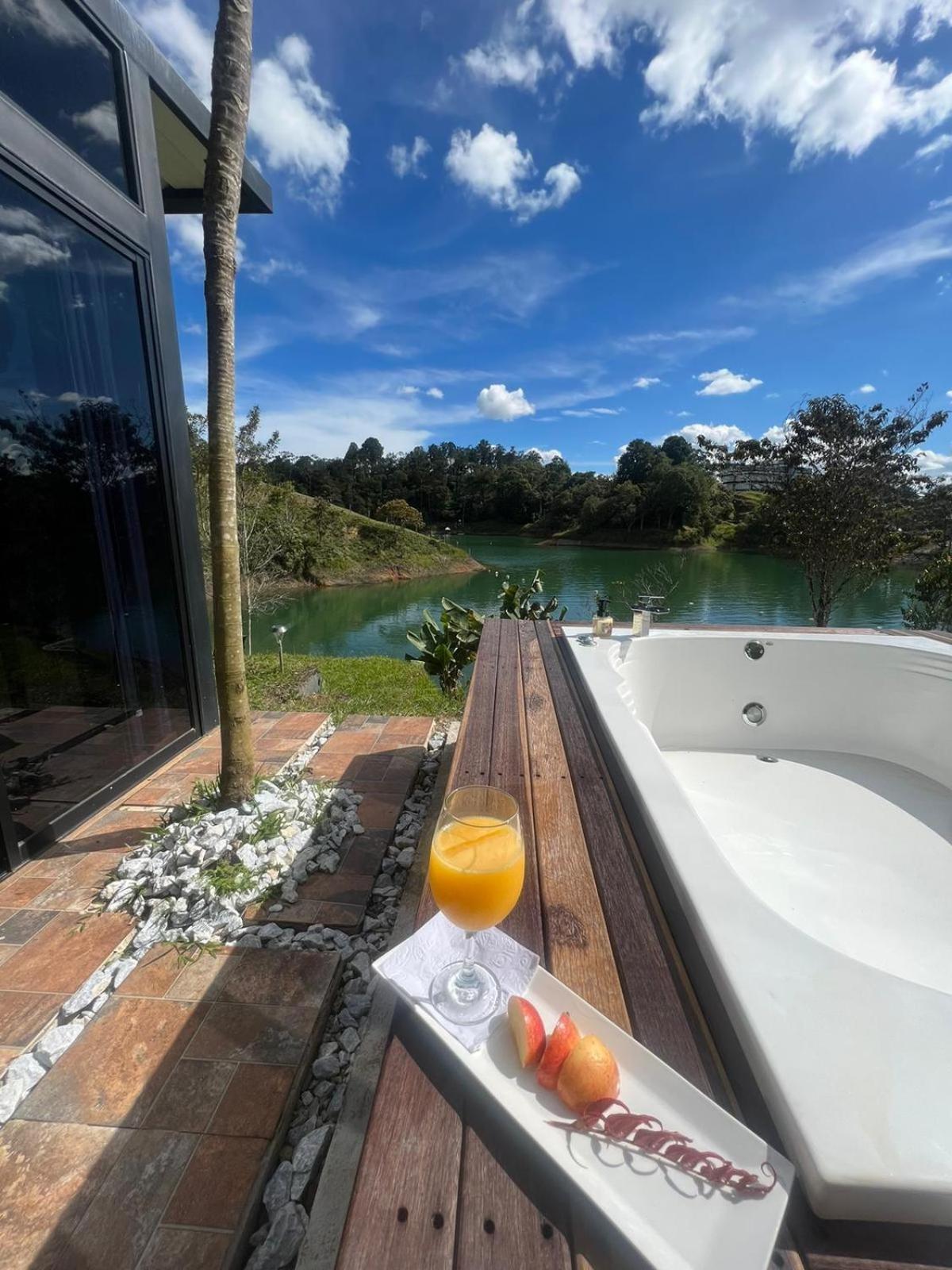 Guatapé Cabana Privada Sin Prisa "Not Rush" Preciosa! Con Jacuzzi, Vista Y Acceso Directo Al Embalse, Vista A La Piedra , Deporte Acuatico Paddle Board And Breakfast Incluidos ! Imperdible מראה חיצוני תמונה